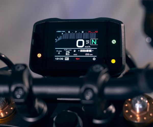 XSR900 controls